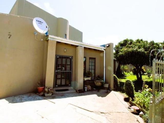 6 Bedroom House in Gonubie