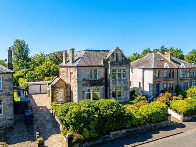 6 bedroom house in Glasgow