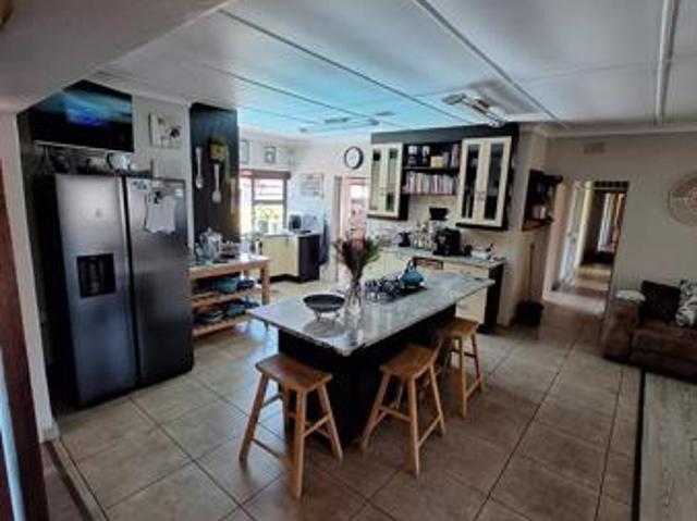 6 Bedroom House in Delmas