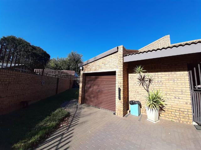 6 Bedroom House in Delmas