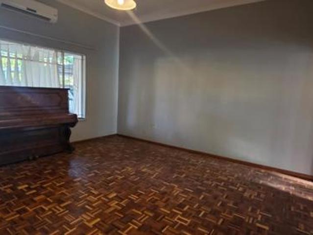 6 Bedroom House in Die Rand