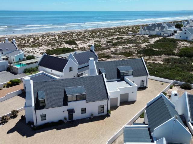 6 Bedroom House in Dwarskersbos