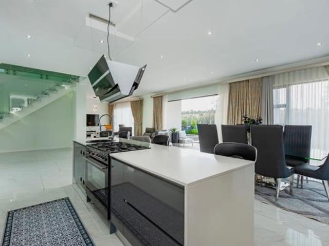 6 Bedroom House in Eye of Africa Estate