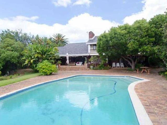 6 Bedroom House in Kenilworth Upper