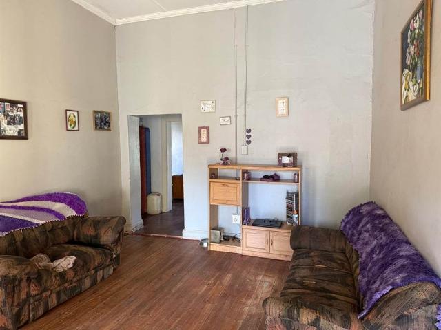 6 Bedroom House in Hartbeesfontein