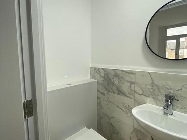 6 bedroom house in London