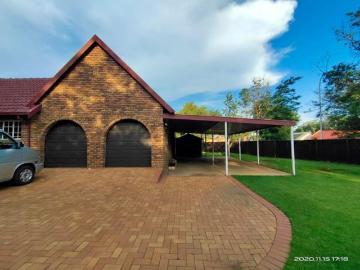 6 Bedroom House in Lakefield