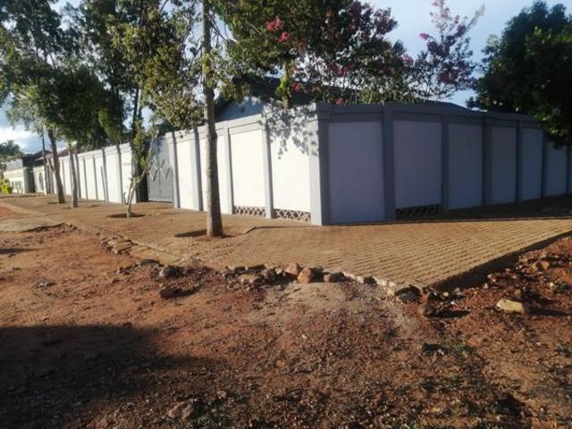 6 Bedroom House in Lebowakgomo