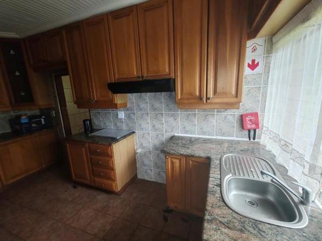 6 Bedroom House in Leisure Bay