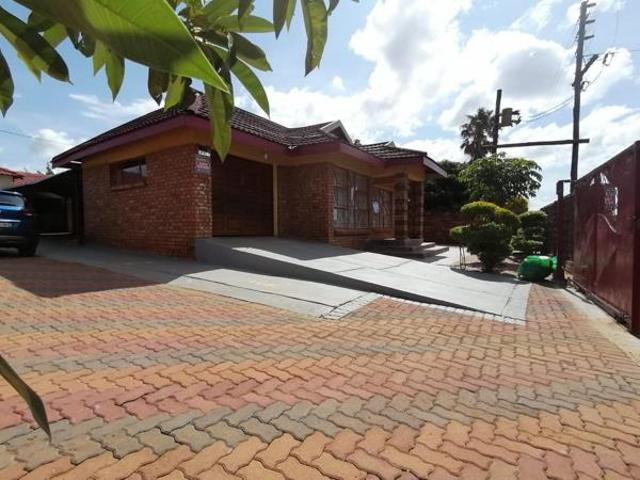 6 Bedroom House in Mankweng