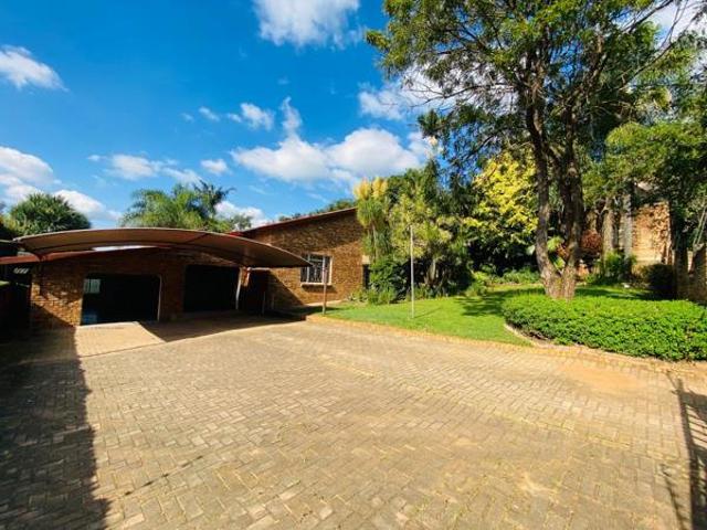 6 Bedroom House in Sonheuwel