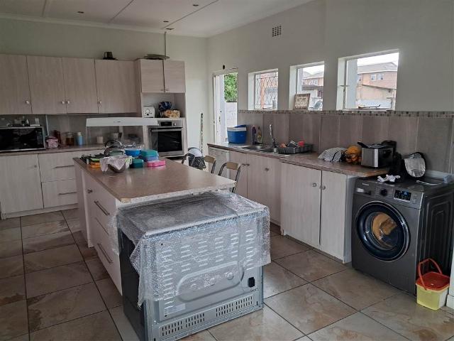 6 Bedroom House in Scottsville