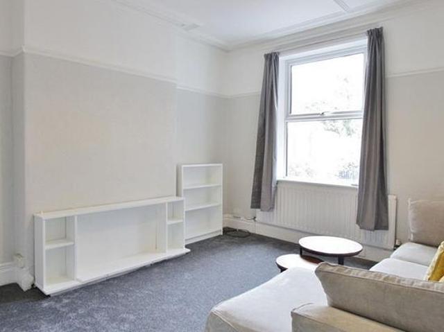6 bedroom house in Sheffield