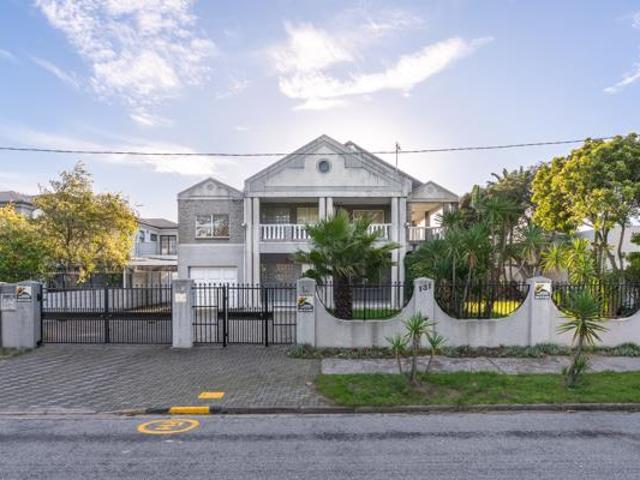 6 Bedroom House in Pinelands