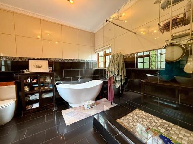 6 Bedroom House in Waverley