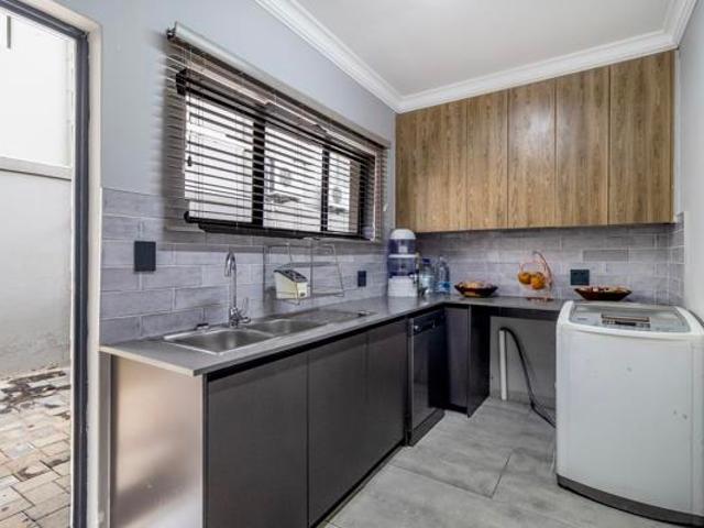 6 Bedroom House in Westlake Country & Safari Estate