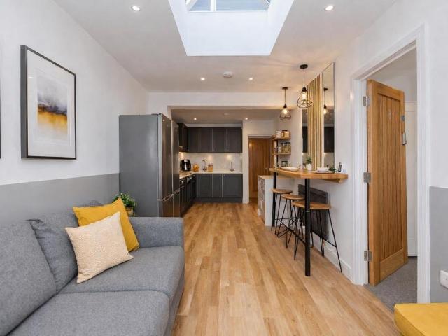 6 bedroom house of multiple occupation to rent