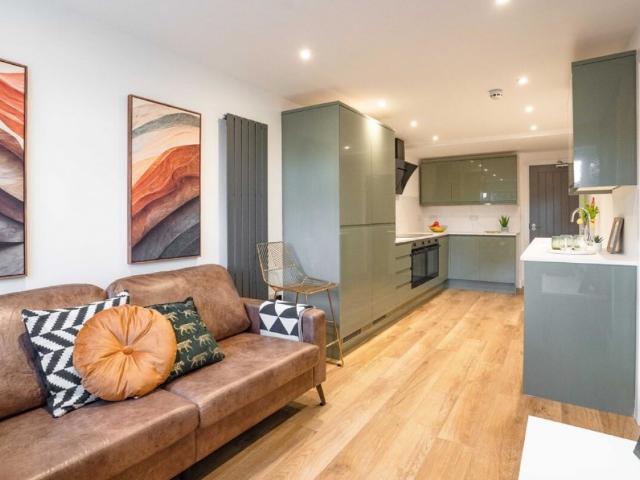 6 bedroom House of Multiple Occupation To Rent