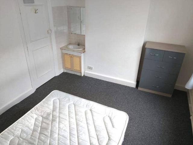 6 bedroom house of multiple occupation to rent