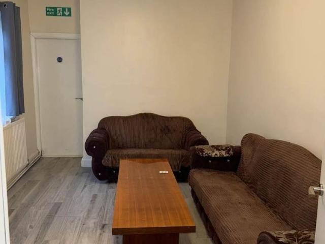 6 bedroom house of multiple occupation to rent