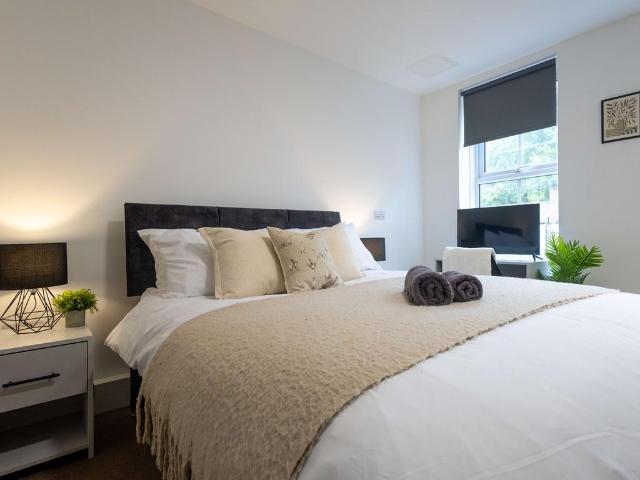 6 bedroom house of multiple occupation to rent
