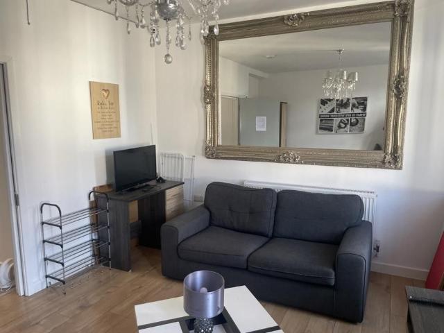 6 bedroom house of multiple occupation to rent