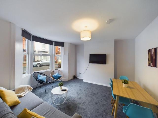 6 bedroom house of multiple occupation to rent