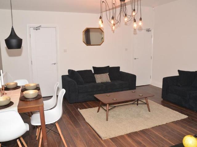 6 bedroom house of multiple occupation to rent
