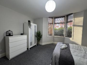 6 bedroom house of multiple occupation to rent