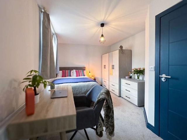 6 bedroom house of multiple occupation to rent