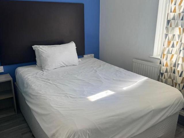 6 bedroom house of multiple occupation to rent