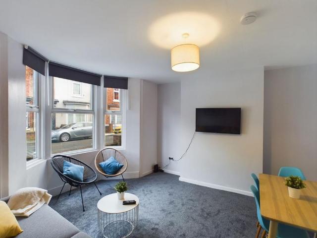 6 bedroom house of multiple occupation to rent