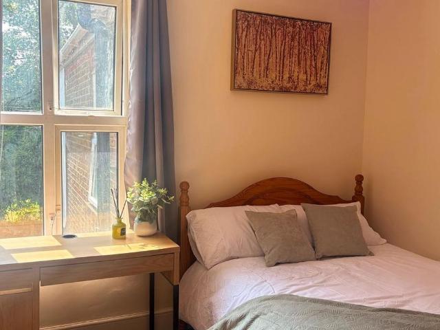 6 bedroom house of multiple occupation to rent