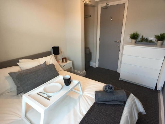 6 bedroom house of multiple occupation to rent