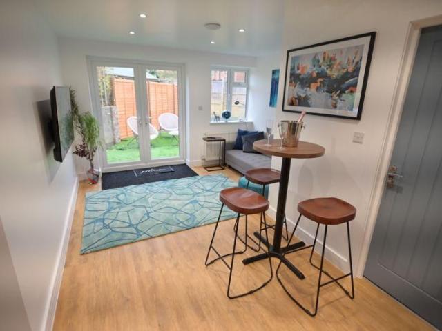 6 bedroom house of multiple occupation to rent