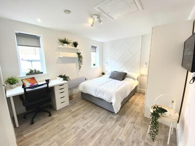 6 bedroom house of multiple occupation to rent