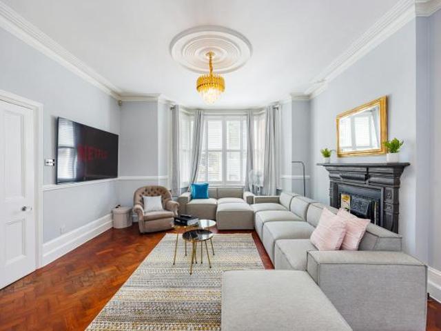 6 Bedroom House London London 77110248