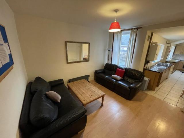 6 Bedroom House Lenton East Midlands 98289374