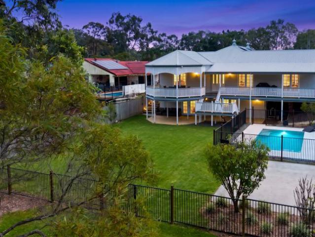 6 Bedroom House Mountain Creek QLD 105863089