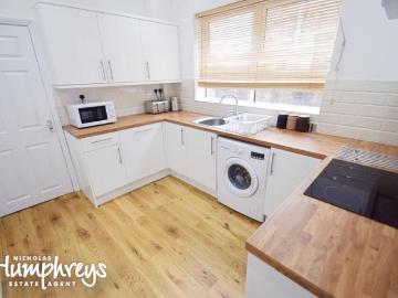6 bedroom House share To Let