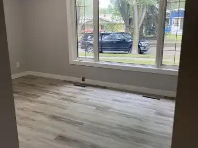 6 Bedroom House St. Albert AB LS104991525