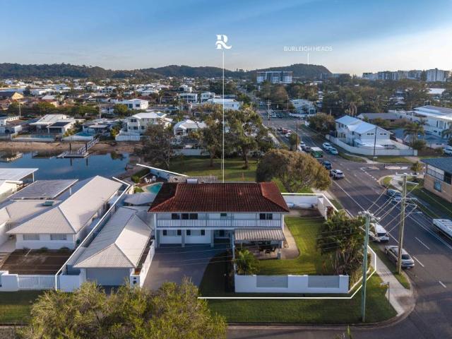 6 Bedroom House Palm Beach QLD 103804125