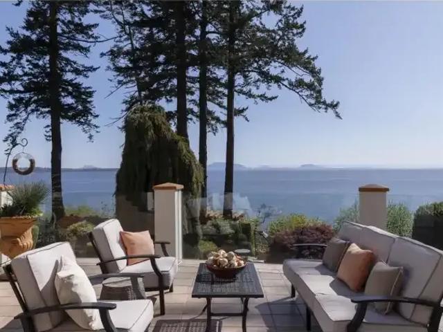 6 Bedroom House White Rock BC 105048009