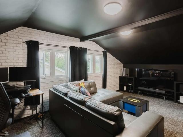 6 Bedroom house with double detached garage for rent in Westwood