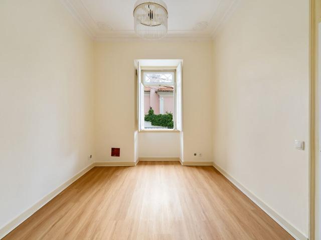 6 Bedroom House with garden, Monte Estoril, Cascais