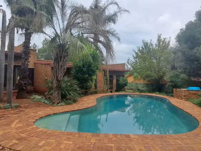 6 Bedroom House Wilkoppies Wilkoppies 103178145