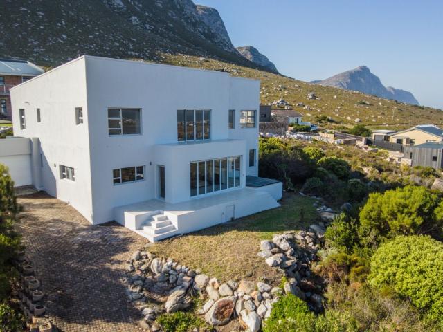 6 Bedroom House To Let in Bettys Bay