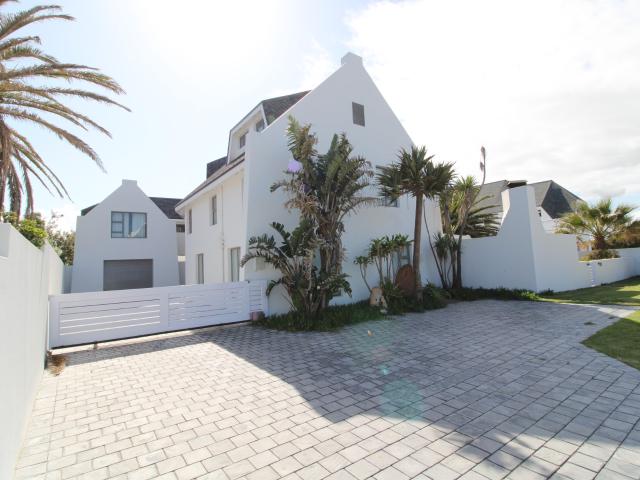 6 Bedroom House To Let in Canals