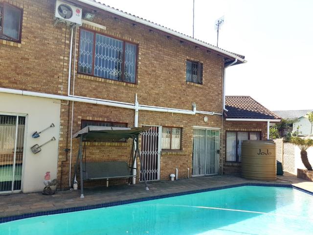 6 Bedroom House To Let in Veld En Vlei