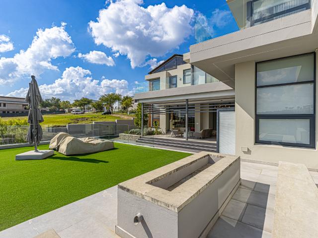 6 Bedroom House To Let in Waterfall Country Estate